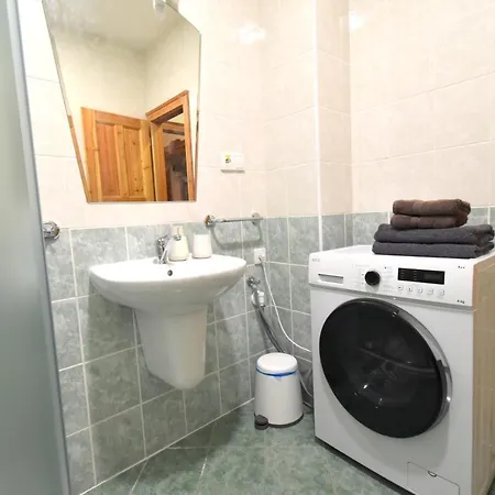 Black Hill Apartment